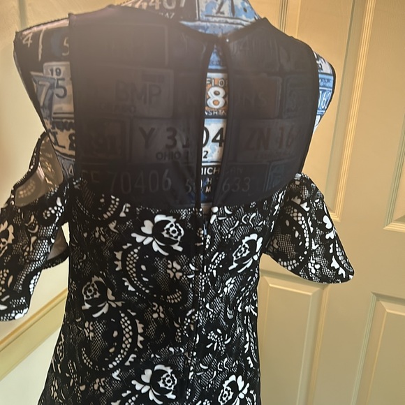 Formal black and white Boston Proper blouse - Picture 2 of 2